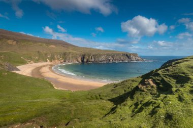 Güneşli bir günde Silver Strand Sahili 'nin panoramik manzarası. Malin Beg. donegal. İrlanda