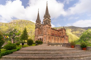 Santa Maria la Real de Covadonga Bazilikası, Asturias. İspanya
