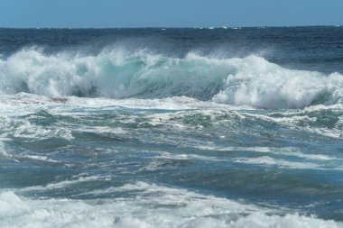 Güçlü dalgalar yaklaşıyor.