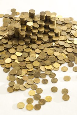 madeni para yığınları.