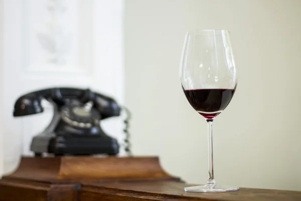 Copo de vinho e relógio vintage — Fotografia de Stock