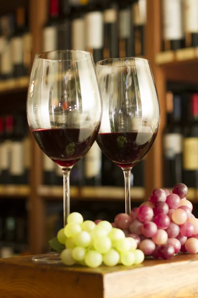 Glasses of wine and grape — Stock Photo, Image