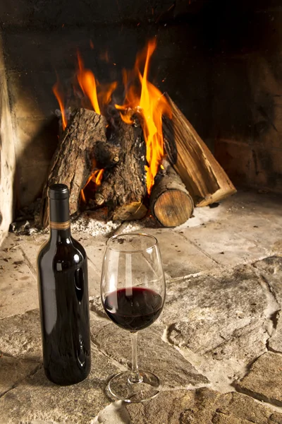 Wine by the fireplace — Stock Photo, Image