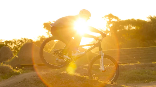 Hombre en bicicleta —  Fotos de Stock