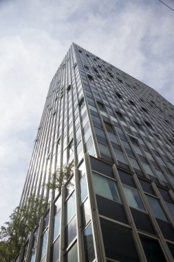 Modern binanın balkon