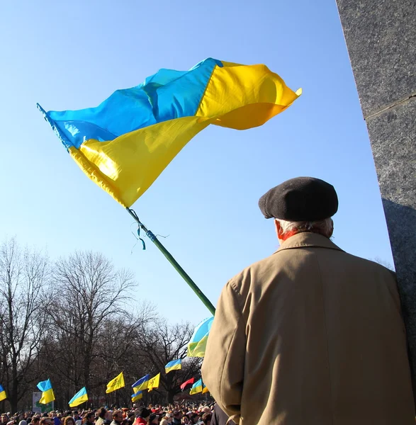 Anti separatism rally and honoring Taras Shevchenko in march 9, 2014.  Ukraine, Kharkiv. — Stock Photo, Image