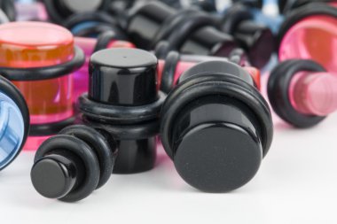 Takı piercing için.