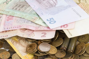 Rus ve Ukraynalı kağıt para, madde işaretleri ve para.