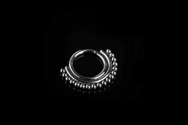 Krásné Piercing Šperky Makro Selektivní Zaměření — Stock fotografie