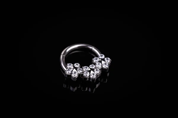 Krásné Piercing Šperky Makro Selektivní Zaměření — Stock fotografie