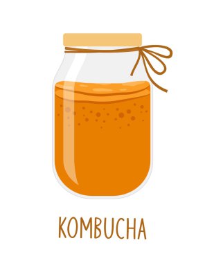 Beyaz arka planda cam kavanozda ev yapımı kombu çayı. 