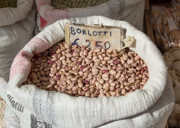 Fagioli borlotti - pinto beans in canvas sack — Stock Photo, Image