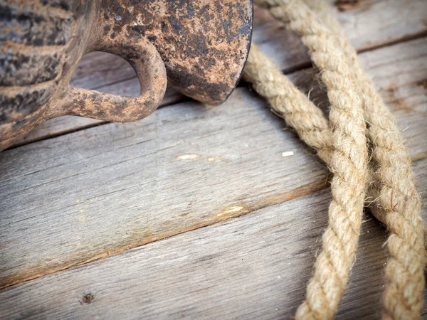 Travel background - rope and amphora on wood — Stock Photo, Image