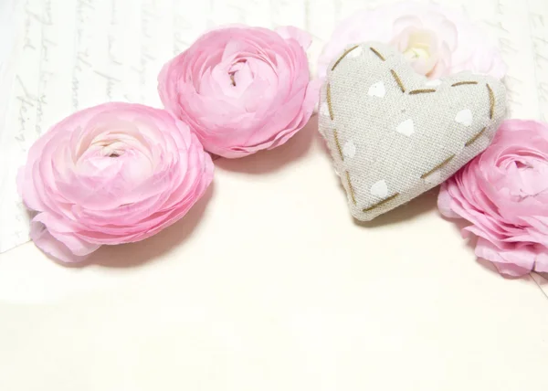 Ranunculus flowers and heart — Stock Photo, Image