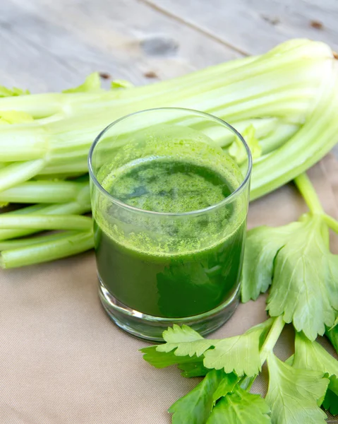 Succo di frullato di sedano fresco — Foto Stock