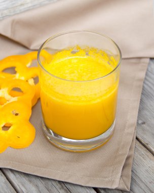 taze sarı kırmızı biber smoothie meyve suyu