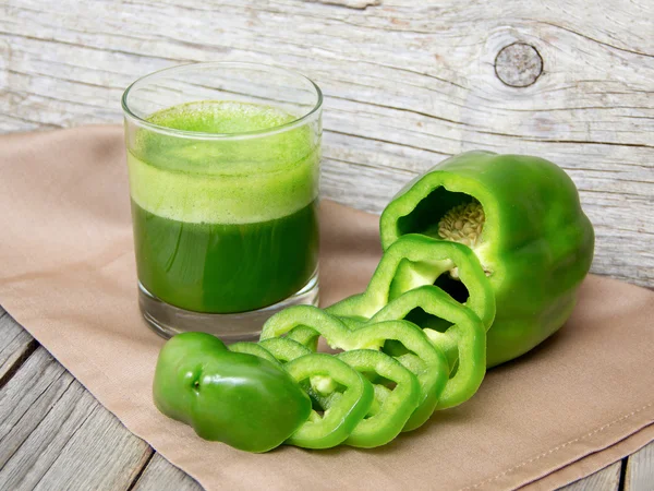 Taze yeşil paprica smoothie meyve suyu — Stok fotoğraf
