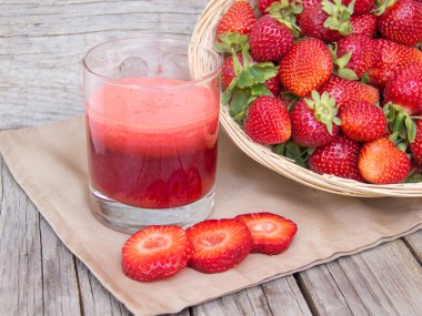taze çilek smoothie