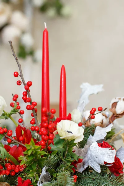 Natal Ano Novo Decoração Casa Com Velas Vermelhas Ramos Abeto — Fotografia de Stock