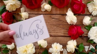 Her zaman ahşap bir masa üstüne kart koyun. 