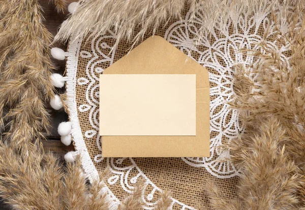 Blank Wedding Card Envelope Bohemian Jute Placemat Pampas Grass Top — Zdjęcie stockowe