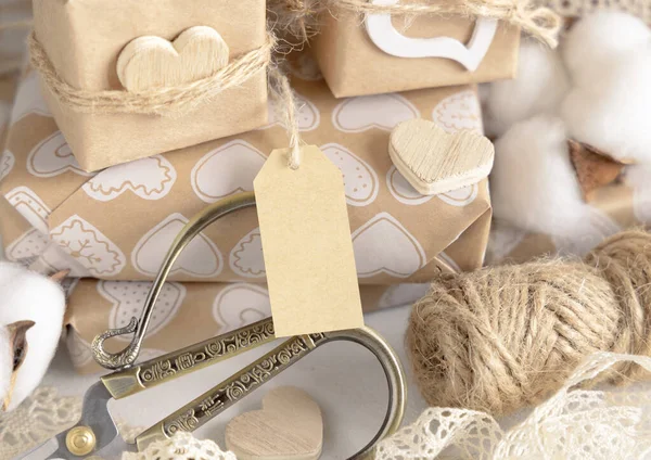 Valentines Kraft Paper Wrapped Present Vertical Gift Tag Hearts Close — Stock Photo, Image