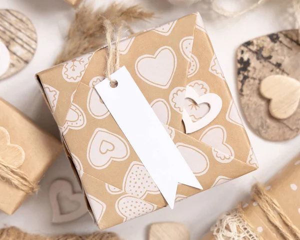 Valentines Kraft Paper Wrapped Present Gift Tag Hearts Close Spring — Zdjęcie stockowe