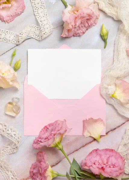 Pink Flowers Blank Greeting Card Envelope Laying Marble Table Decorated — Stock Photo, Image