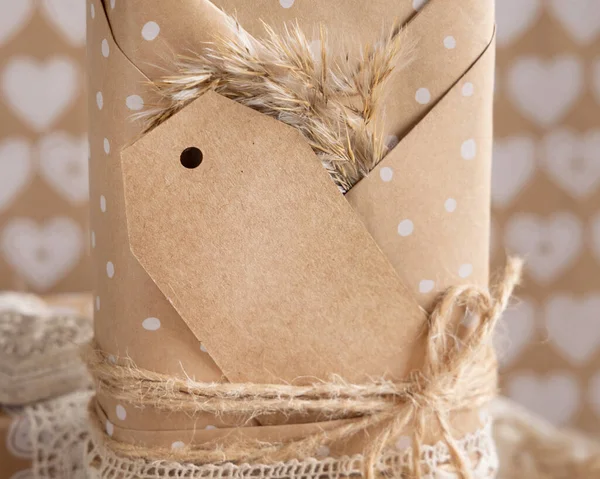 Valentines Kraft Paper Wrapped Present Vertical Gift Tag Hearts Pampas — Zdjęcie stockowe