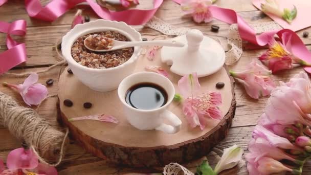 Tasse Café Sur Une Table Bois Des Fleurs — Video