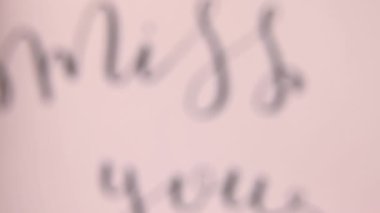 Eller kameradan uzaklaşsın Bayan You kartı. 