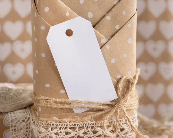 Valentines Kraft Paper Wrapped Present Vertical Gift Tag Hearts Close — Zdjęcie stockowe