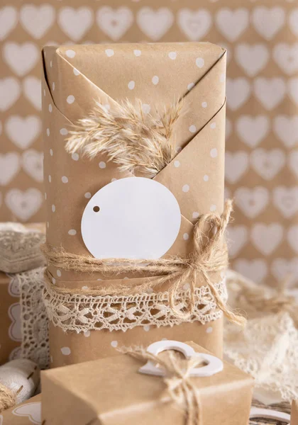 Valentines Kraft Paper Wrapped Present Gift Tag Hearts Pampas Grass — Stock Photo, Image