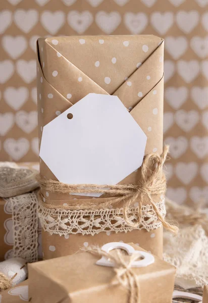 Valentines Kraft Paper Wrapped Present Gift Tag Hearts Close Spring — Stock Fotó
