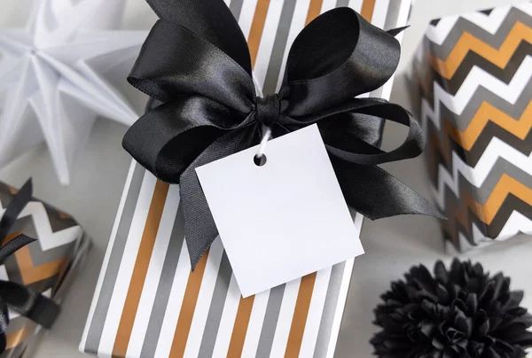 Present Blank Square Gift Tag Black Bow Close Gift Boxes — Stock Photo, Image