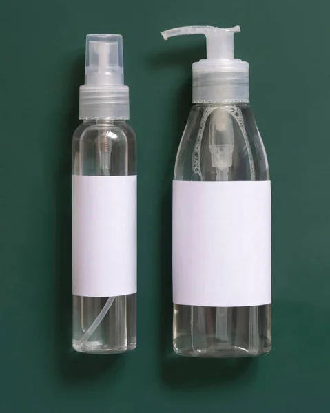 Σπιτικά Καλλυντικά Πλαστικά Μπουκάλια Σκούρο Πράσινο Top View Διακόσμηση Συσκευασίας — Φωτογραφία Αρχείου