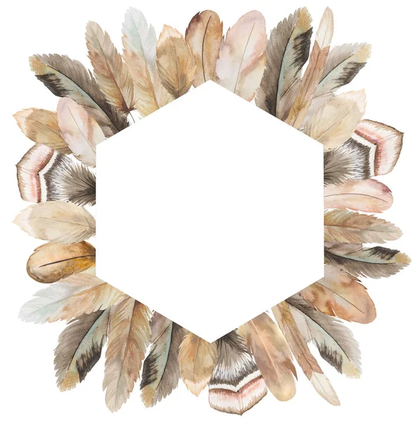 Bej ve kahverengi tüylerden yapılmış suluboya bohem geometrik çerçeve, kopya uzayı. Düğün kırtasiyesi, tebrik kartları. Elle boyanmış çerçeve