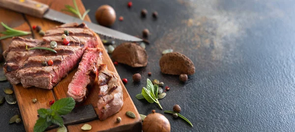 Grilled Beef Fillet Steaks Dark Table Close Portioned Filet Mignon — Stock Photo, Image