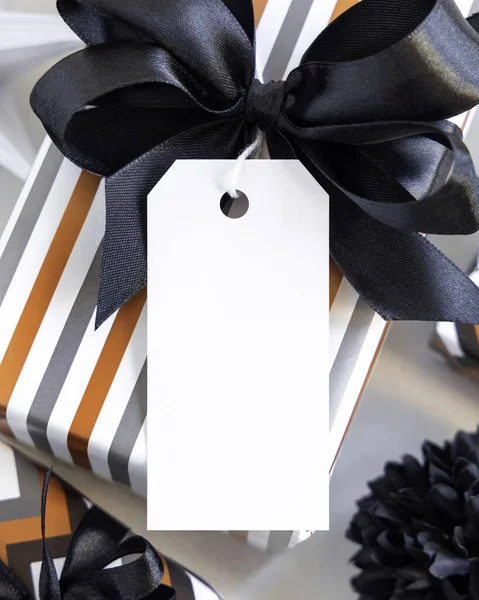 Wrapped Gift Boxes Black Paper Flowers Decorations Square Gift Tag Stock  Photo by ©karissaa 606508304