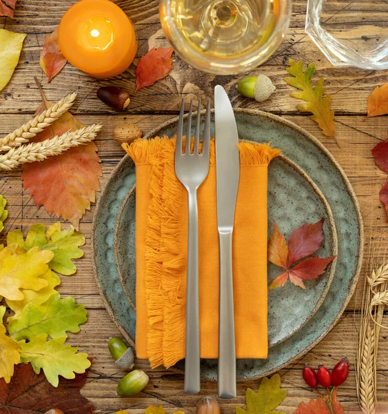 Autumn Rustic Table Setting Leaves Berries Vintage Wooden Table Top — Stockfoto