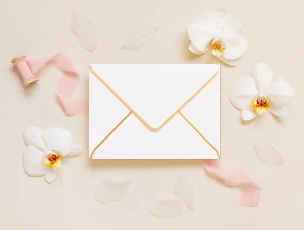 Paper Envelope White Orchid Flowers Light Pink Silk Ribbons Light — Stockfoto