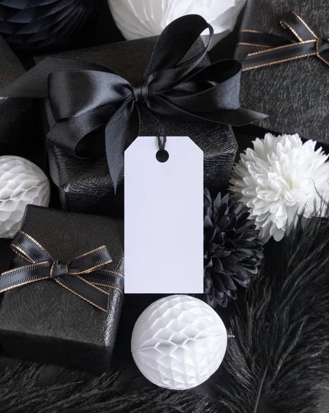 Gift Boxes Black White Paper Flowers Decorations Vertical Gift Tag — Stock fotografie