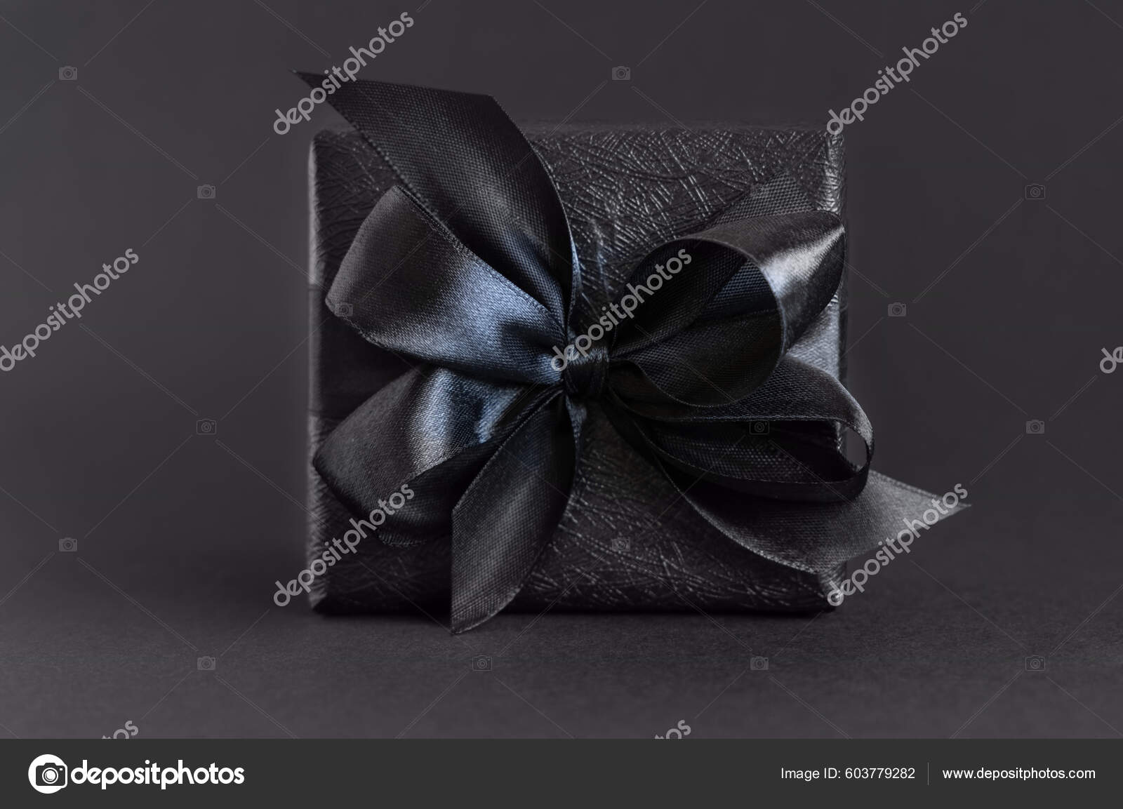 Black Gift Box Ribbon Bow Close Black Wrapped Present Dark — Stock Photo ©  karissaa #603779282, image size:1600x1153