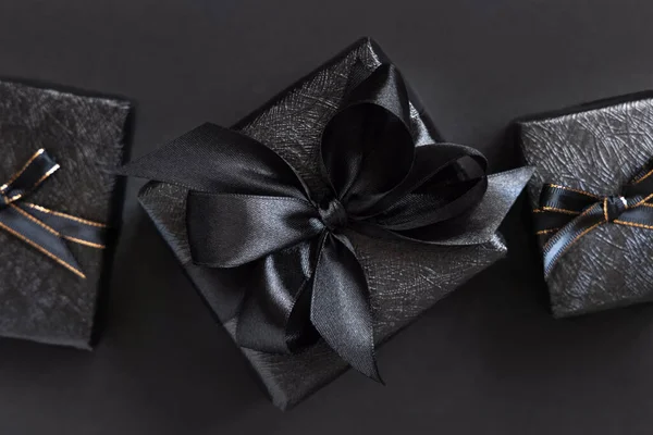 Black Gift Boxes Ribbon Bow Top View Black Wrapped Present —  Fotos de Stock