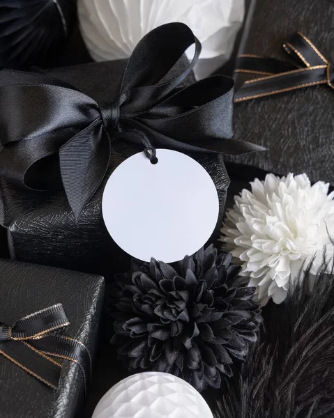 Gift Boxes Black White Paper Flowers Decorations Gift Tag Mockup — Stock fotografie