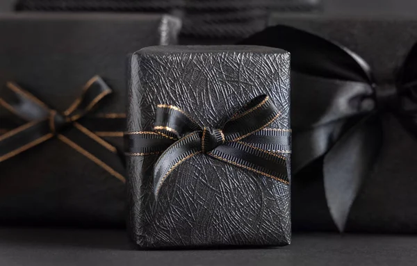 Black Gift Boxes Ribbon Bow Black Close Wrapped Presents Dark — Stock fotografie