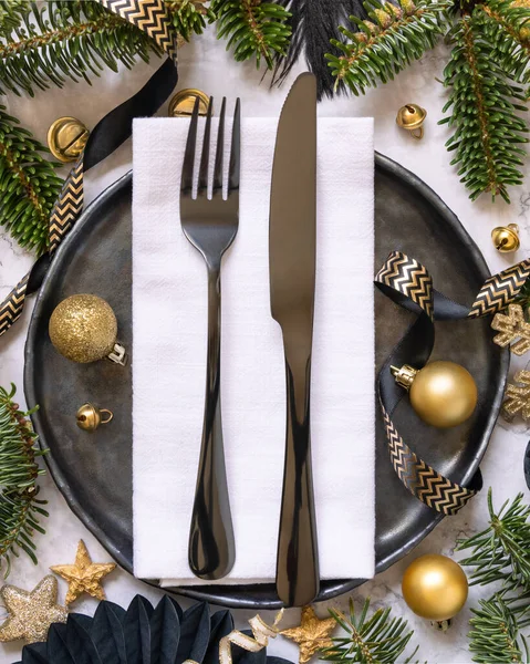 Black Golden Christmas Table Setting Decorations Fir Tree Branches Top — Foto Stock