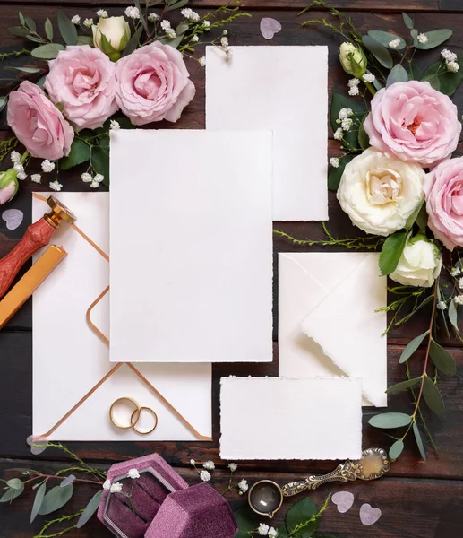 Cards Envelope Pink Cream Roses Brown Wood Top View Wedding — Stock Photo, Image