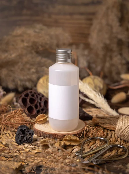 Cosmetic Bottle Blank Label Wood Natural Decorations Close Package Mockup — 图库照片