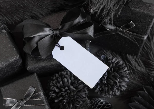 Wrapped Gift Boxes Black Paper Flowers Decorations Vertical Gift Tag — Stock fotografie